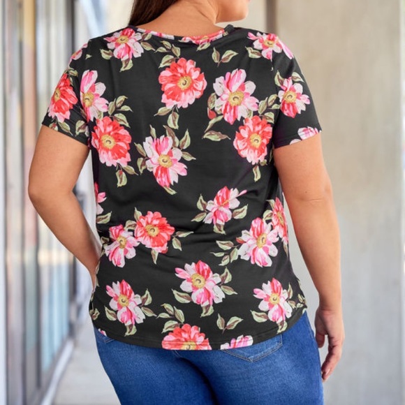 New in bag floral tee with front know detail. Black with pink and fuschia floral - Picture 2 of 8